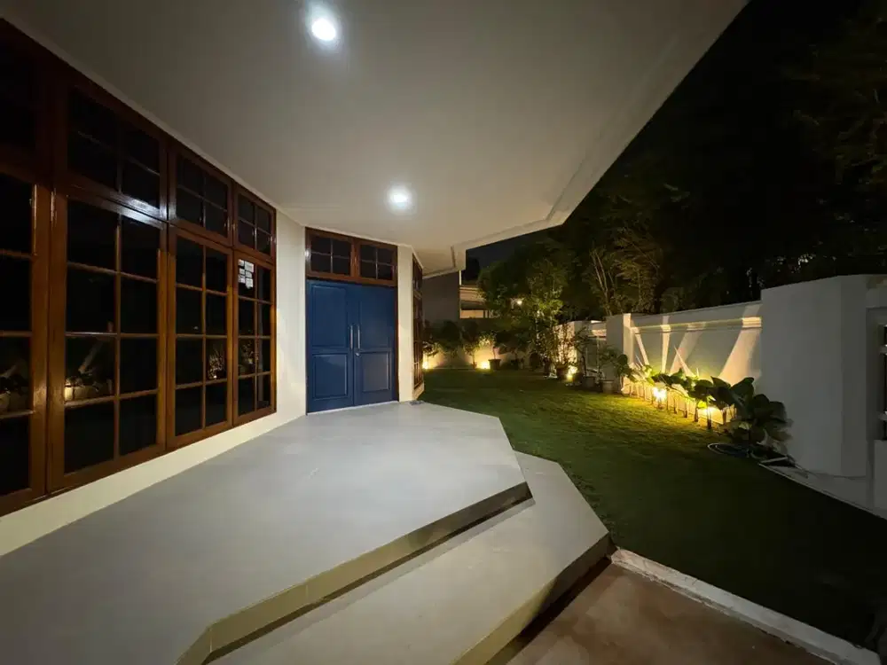 Rumah Asri Siap Huni dengan Taman Luas di Komplek Elit Bukit Cinere Indah