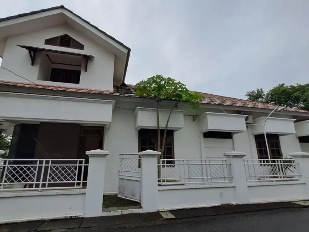 DIJUAL RUMAH HOOK BAGUS LUAS 3 CARPORT DI PERUM FAJAR INDAH COLOMADU