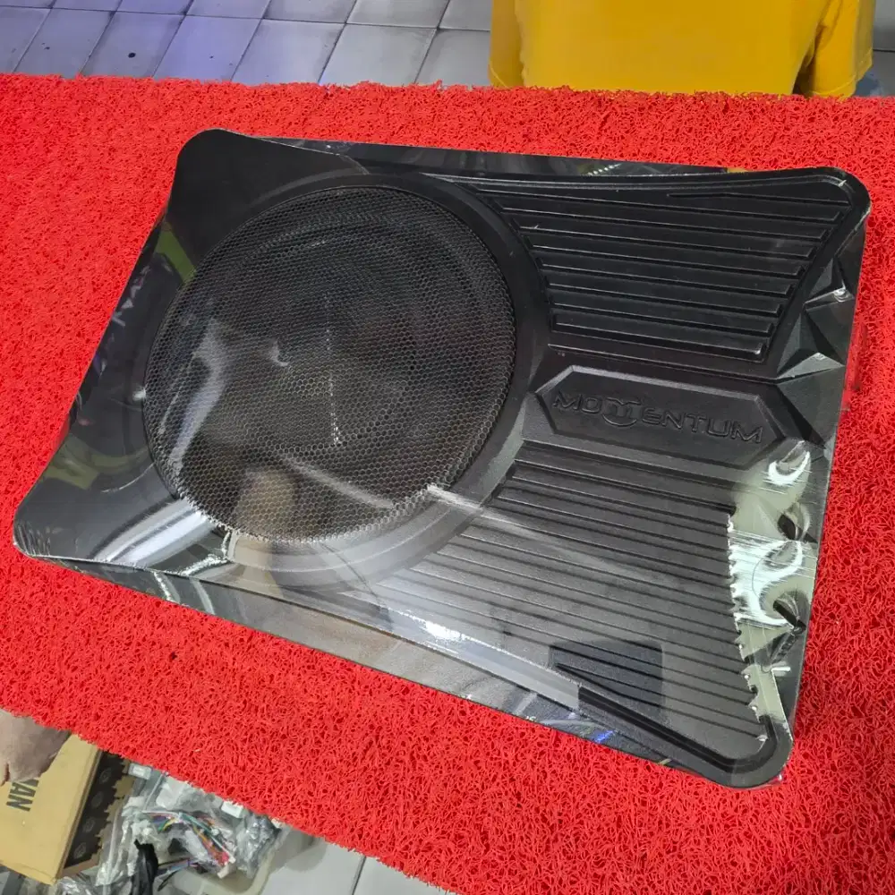 Subwoofer Kolong Aktif MOMENTUM SBM-8 Subwoofer MOMENTUM 8 in copotan