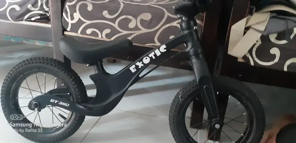 Sepeda anak kecil