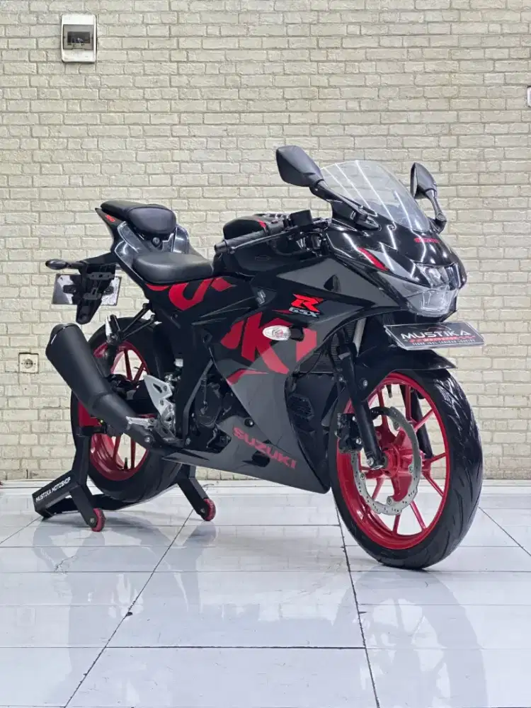 TERMURAH‼️Suzuki GSX 150R 2018 Black Favorit
 - Dava Mustika