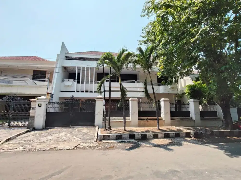 Dijual Rumah Mewah Siap Huni di Dharmahusada, Lokasi Strategis Dekat Galaxy Mall