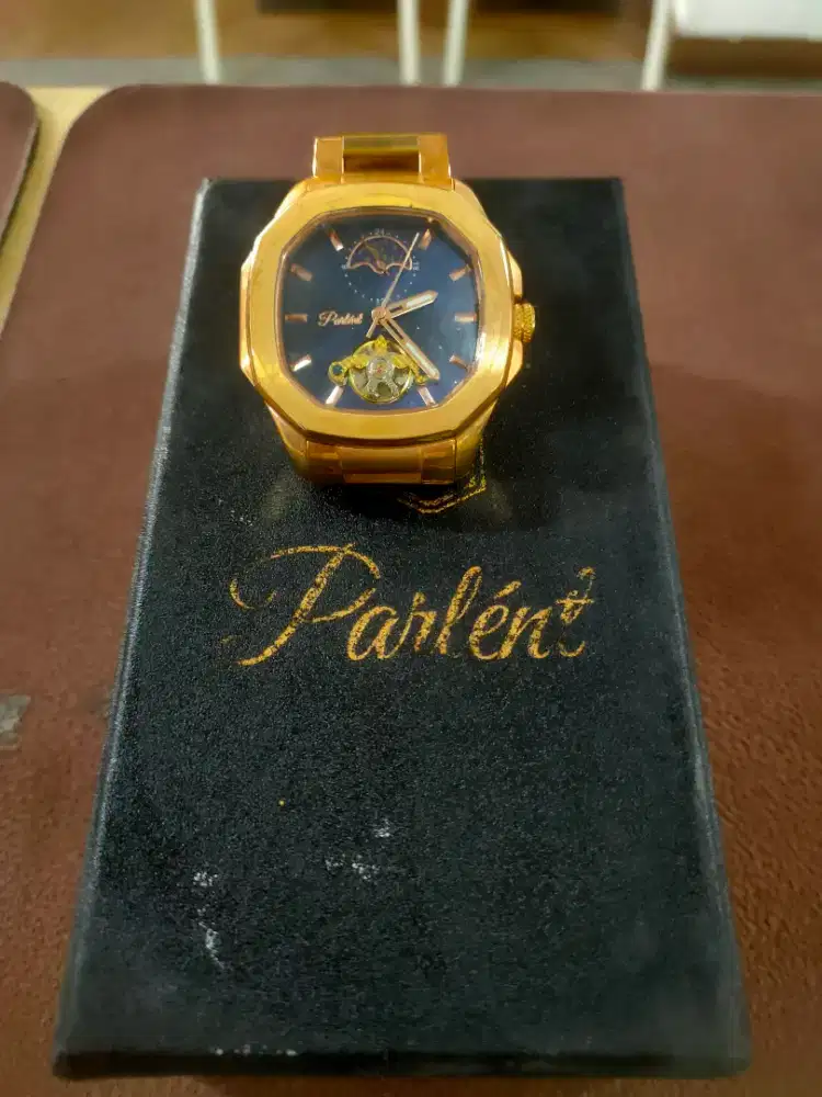 Jam tangan Parlent warna gold