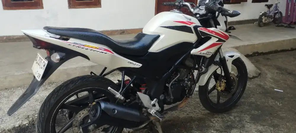 Honda cb150 r standar