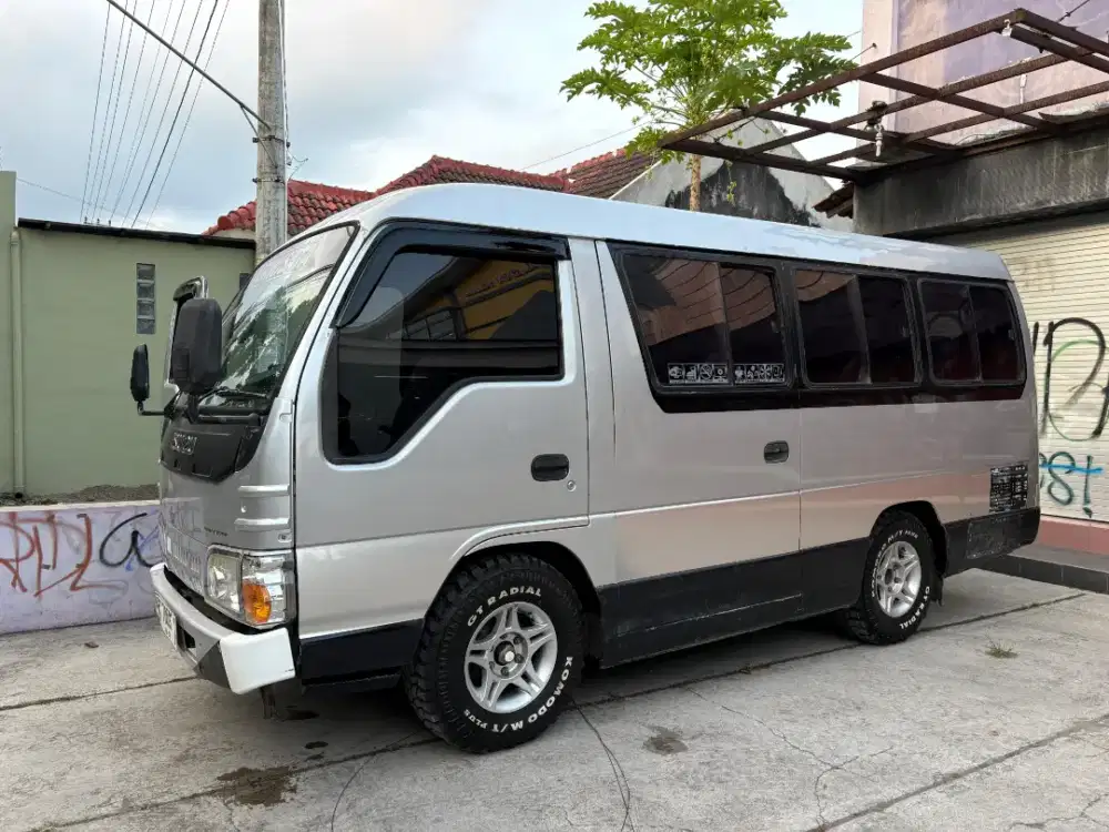 Isuzu elf nhr55 2012