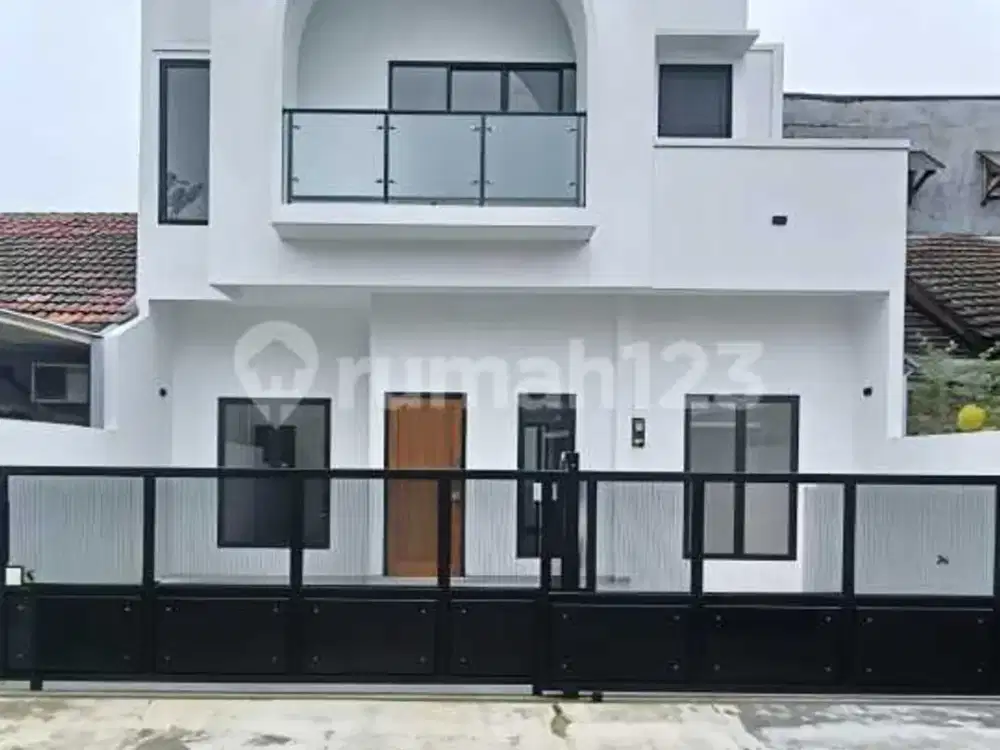 Rumah Bagus Siap Huni Dekat Stasiun di Bsd