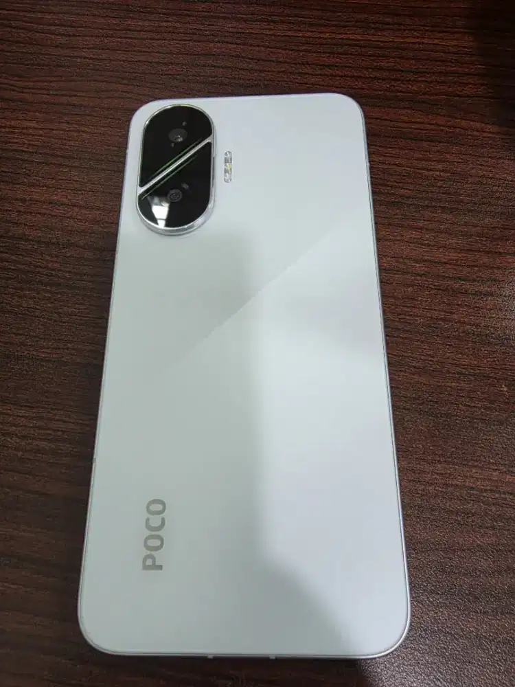 Xiaomi poco f7 white
Ram 12+6 GB