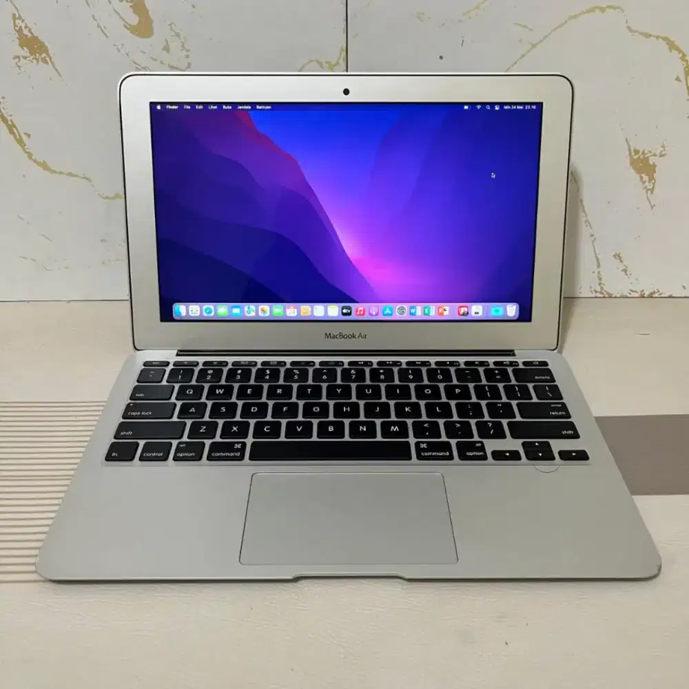 Forsale, Macbook Air 11-inch, Early 2015 Intel Core i5 -4GB -SSD 128GB