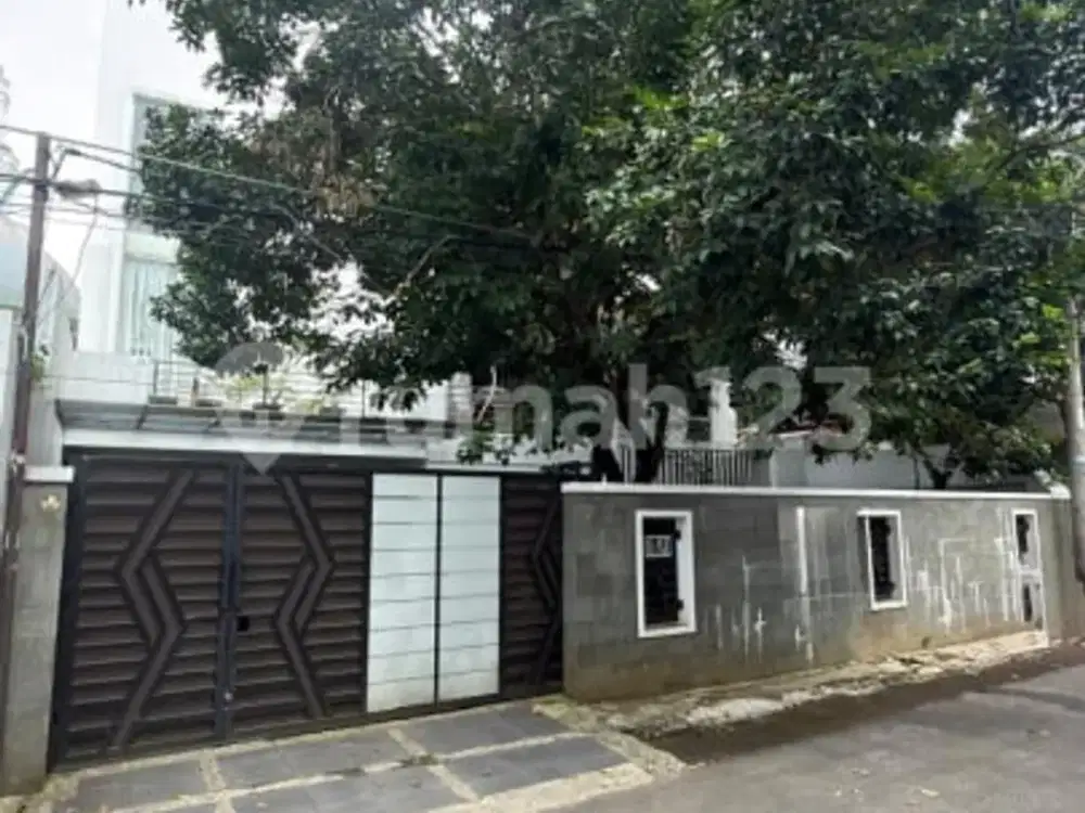 Dekat Akses Tol, Rumah, 3 Lantai, Shm,Di Jakarta Selatan