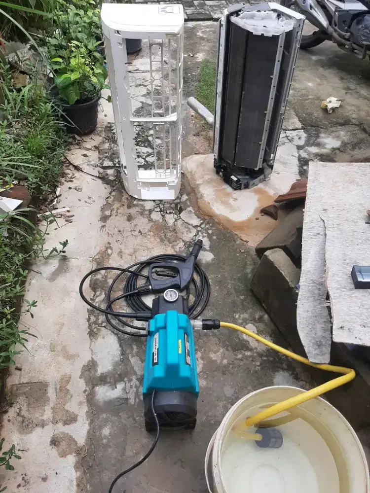Service dan cuci ac besar kecil