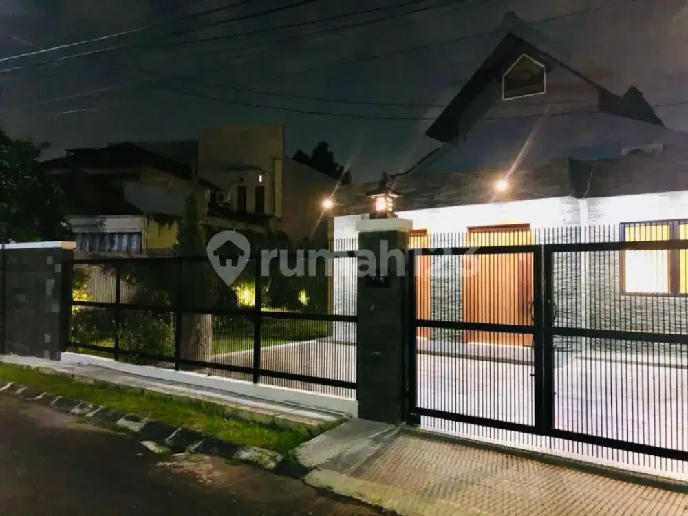 Rumah Cantik Taman Luas Dekat Mall Di Graha Raya Bintaro