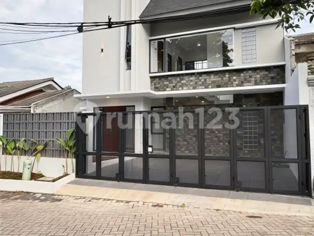 Rumah Semi Furnished Murah Dekat Pintu Tol di BSD City