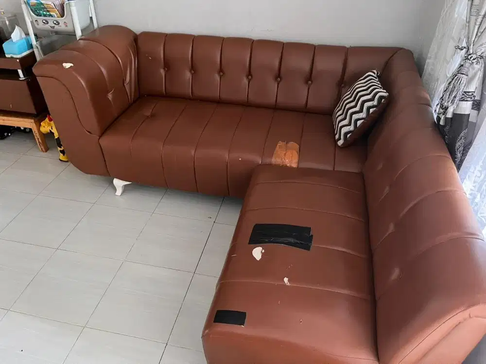 Sofa L dan meja (1 set)