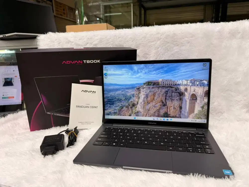 Laptop advan Tbook Intel Celeron ram 4gb SSD 128gb Layar 14 inc Slim