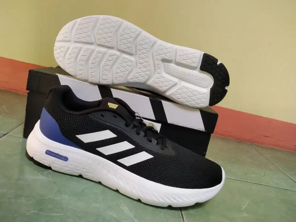 Sepatu hitam Adidas cloudfoam sizs 44 murah
