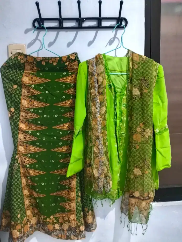 Jual Set Kebaya wanita dll