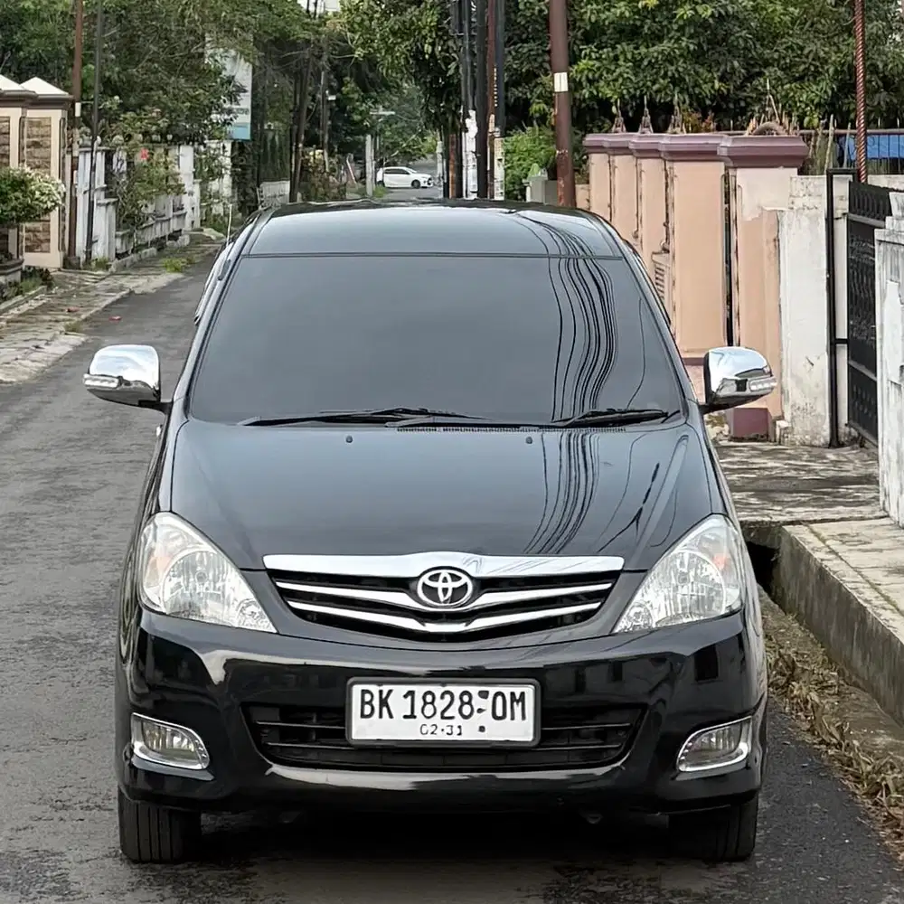 Toyota Innova G 2.0 Manual B 2010