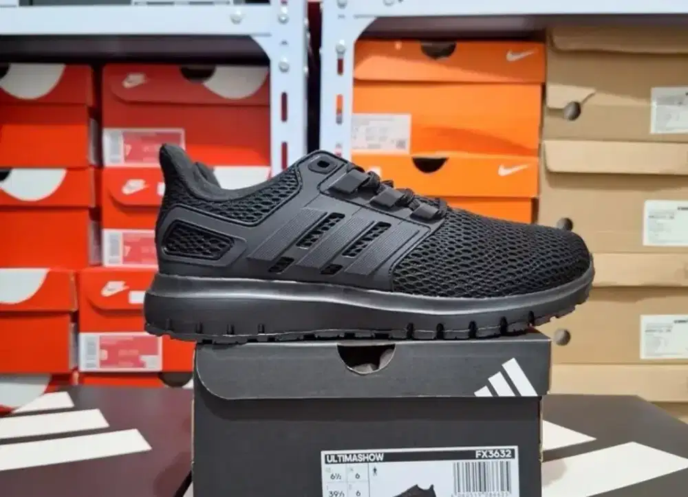 Sepatu Adidas hitam run size 42 murah