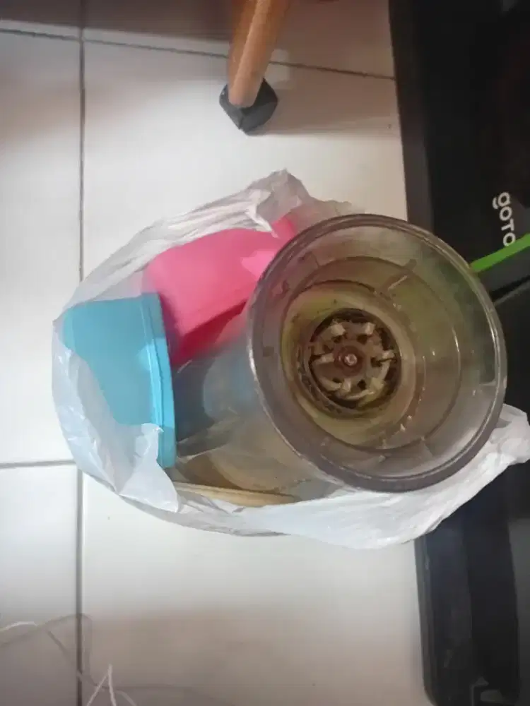 Blender dan kotak makan plastik