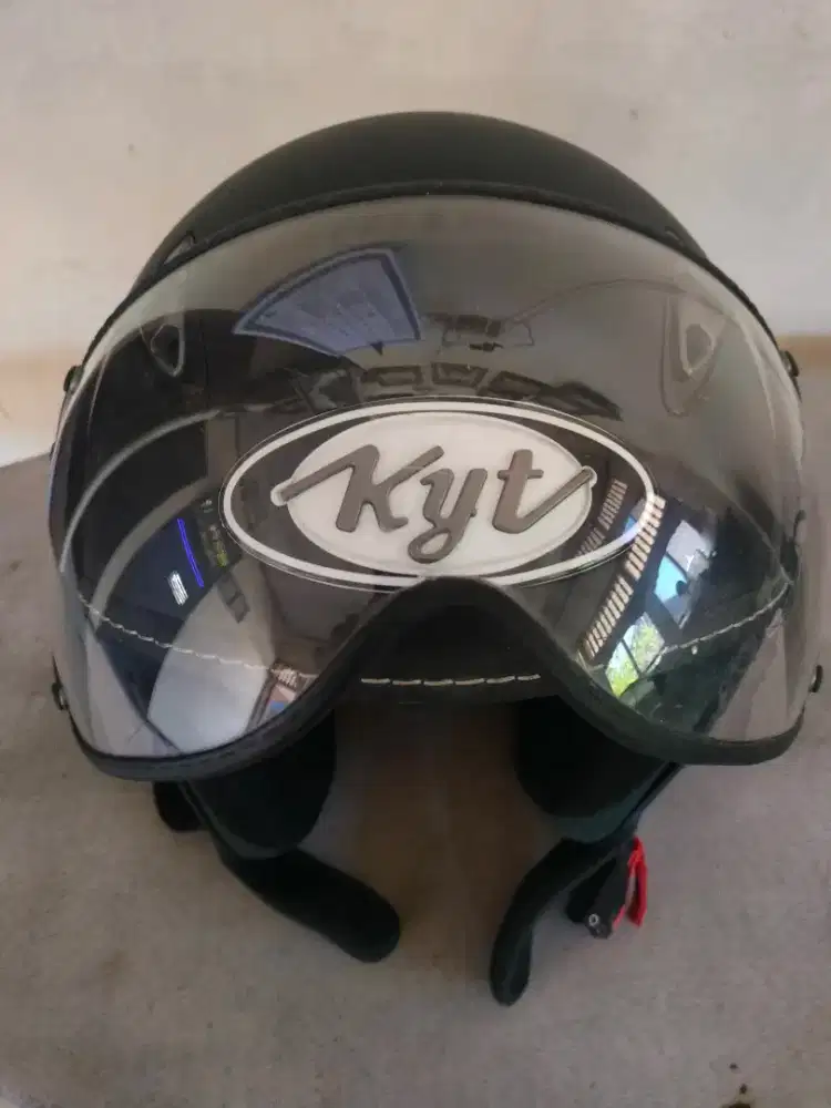Helm KYT elsico solid black doff