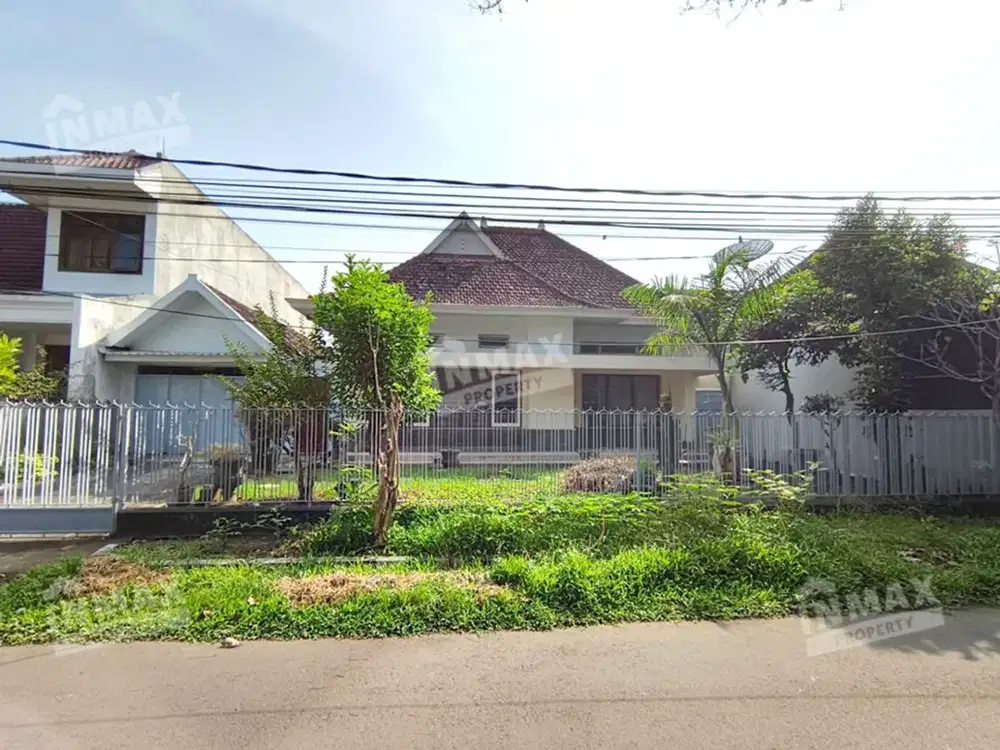Disewakan Rumah Luas 4 Kamar Tengah Kota Malang, Ada Halaman Belakang