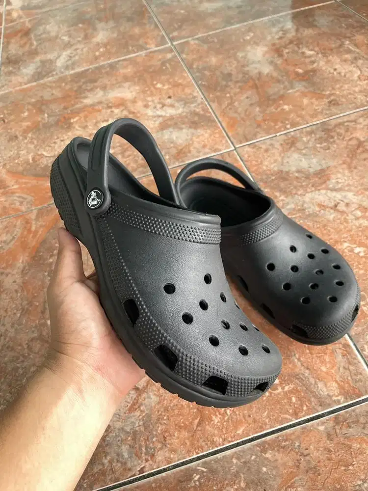 Sendal crocs classic clog full black unisex slide M8 ori