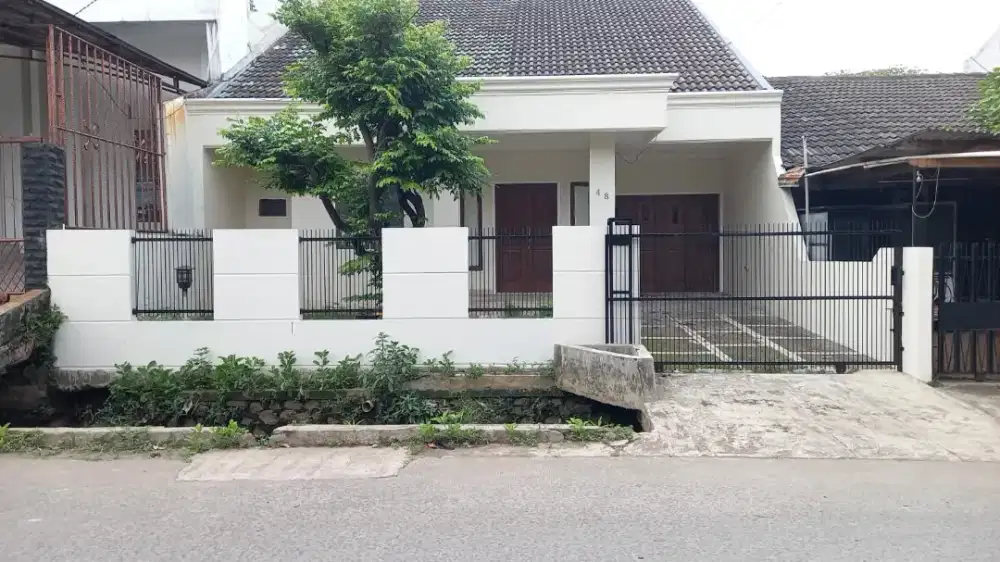 Disewakan rumah bisnis di jatibening, Bekasi Selatan.