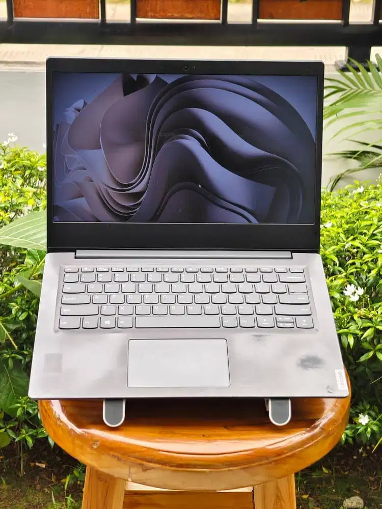Lenovo V14 Intel Core i3 Gen 10 RAM 8GB SSD 256GB Fullset Bonus Tas