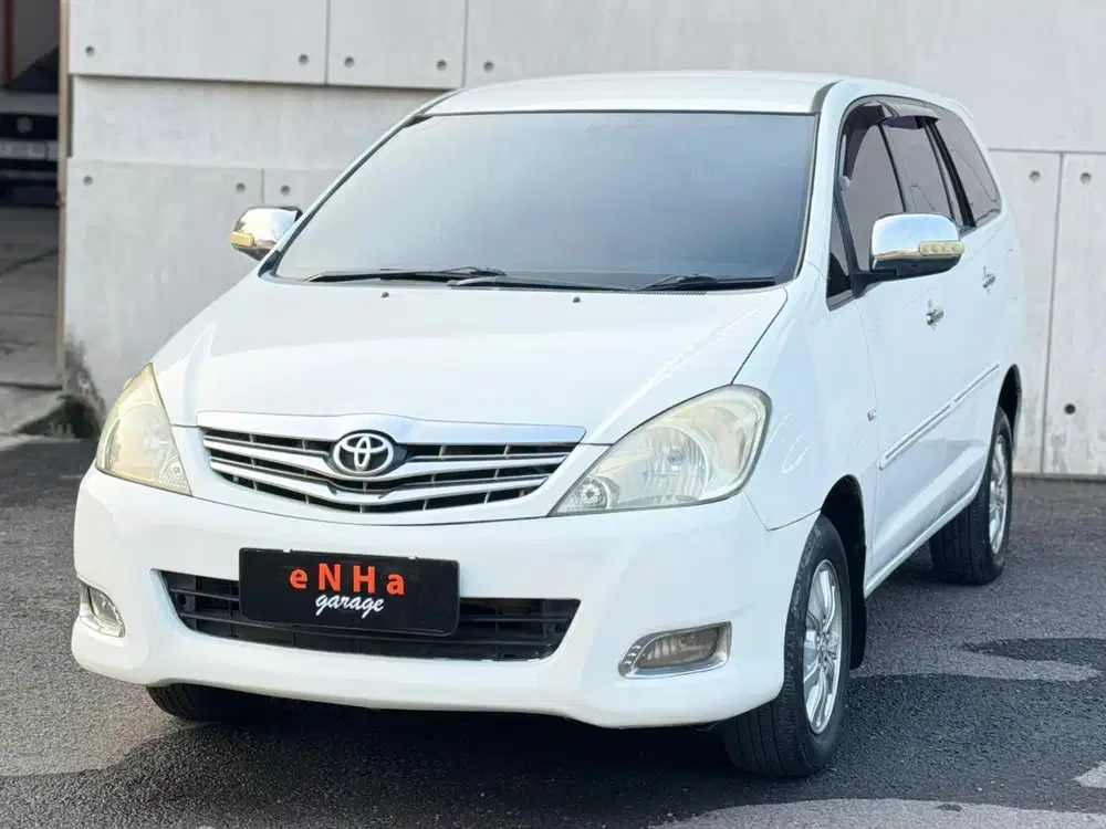 Toyota GRAND INNOVA V 2.0 A/T 2011.. eNHa garage Semarang..