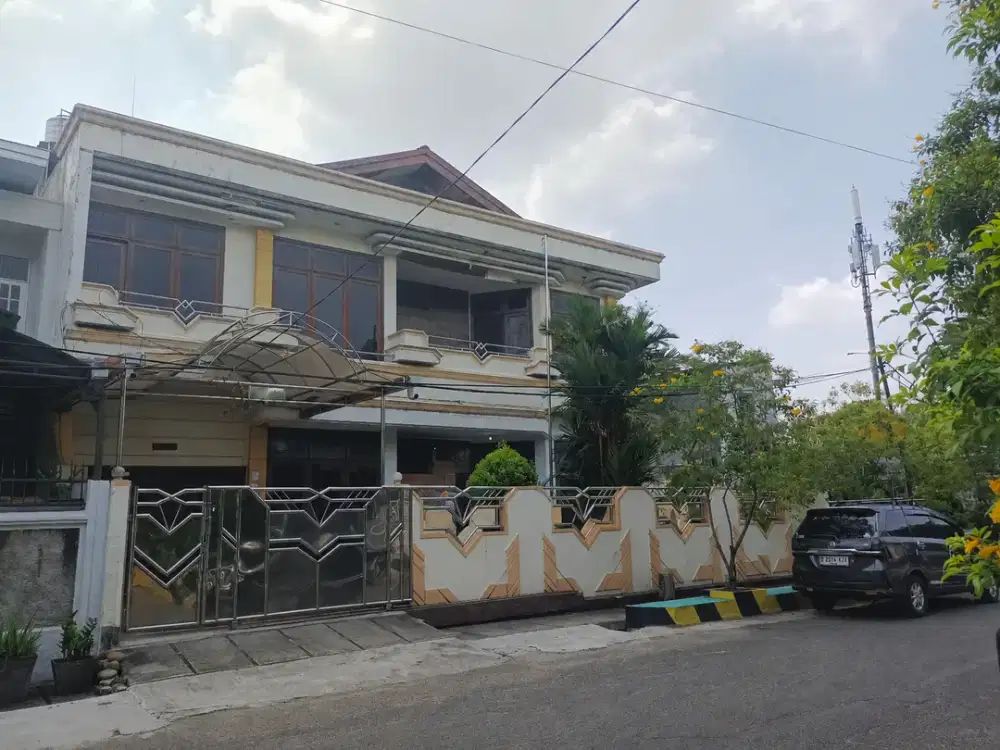 Dijual Rumah 2 Lantai Lokasi Strategis di pinggir jalan dan cocok untuk Usaha di Kelapa Puyuh, Kelapa Gading, Jakarta Utara