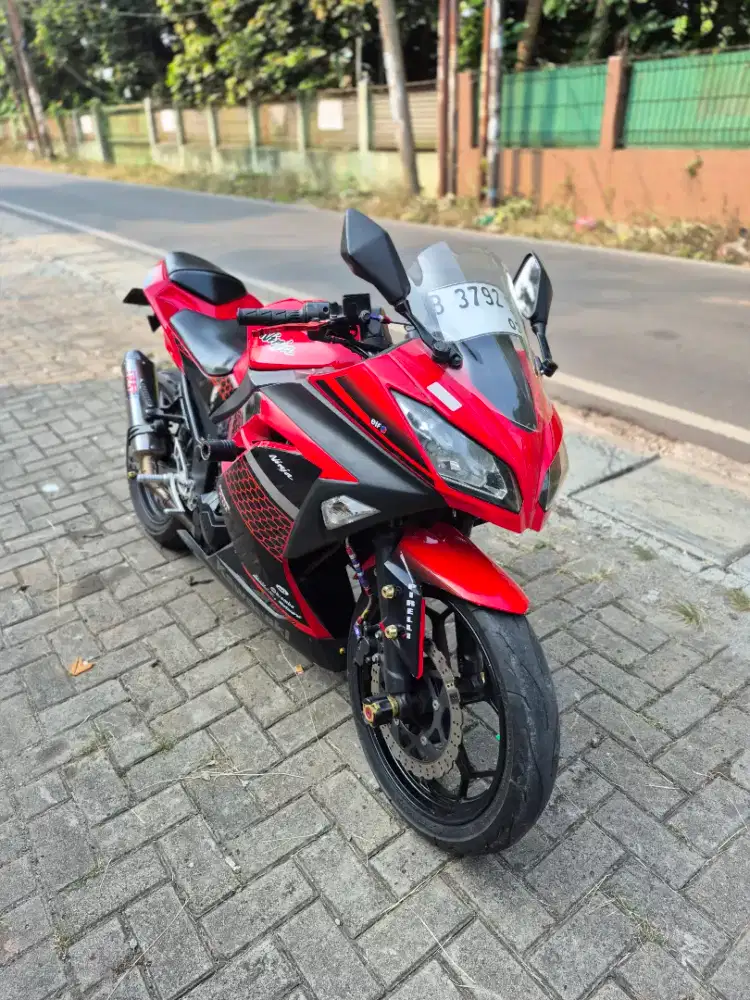 Dijual Kawasaki Ninja 250 FI tahun 2013 km low