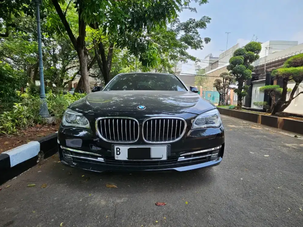 Jual BMW 740Li 2012 AT KM low