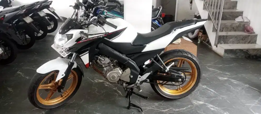 YAMAHA VIXION 2015
