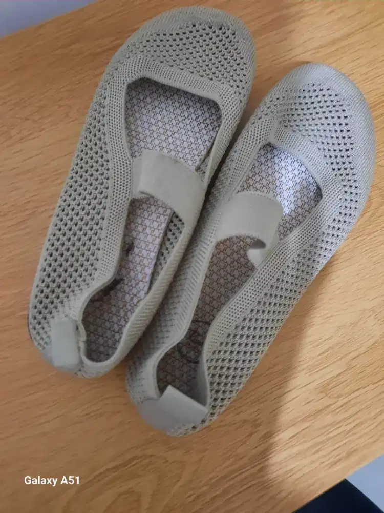 SEPATU SANDAL KARET EMPUK DAN NYAMAN