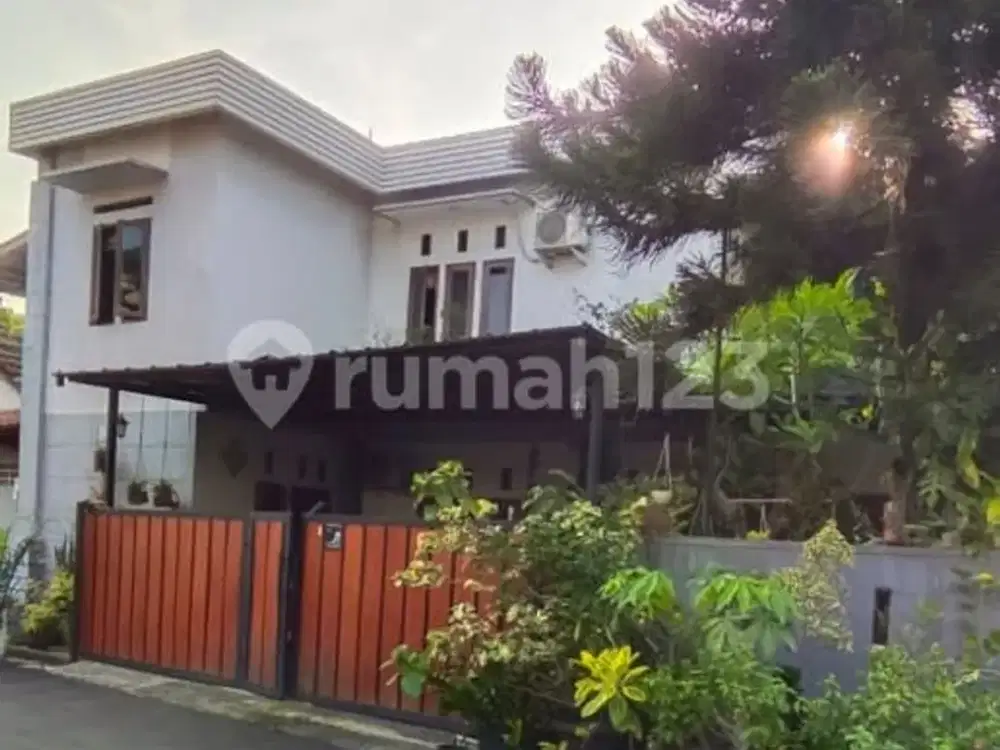 Rumah Cantik 2 Lantai dalam Komplek di Pancoran Mas Depok (YU)