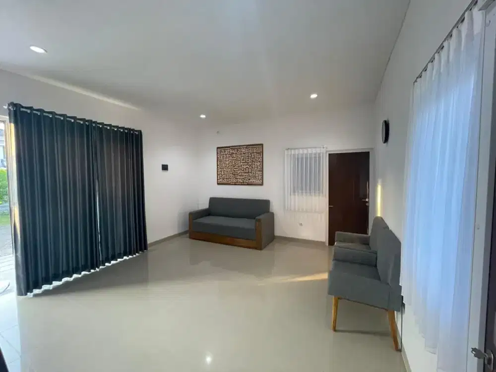 Disewakan Rumah di Perum Elite Aurora Boulevard Bsb Semarang