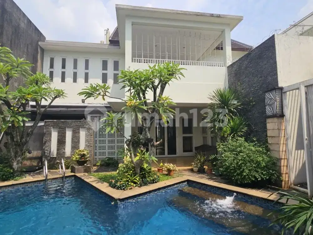 Rumah Ala Resort dengan Swimming Pool di Graha Cinere Dekat Akses Tol