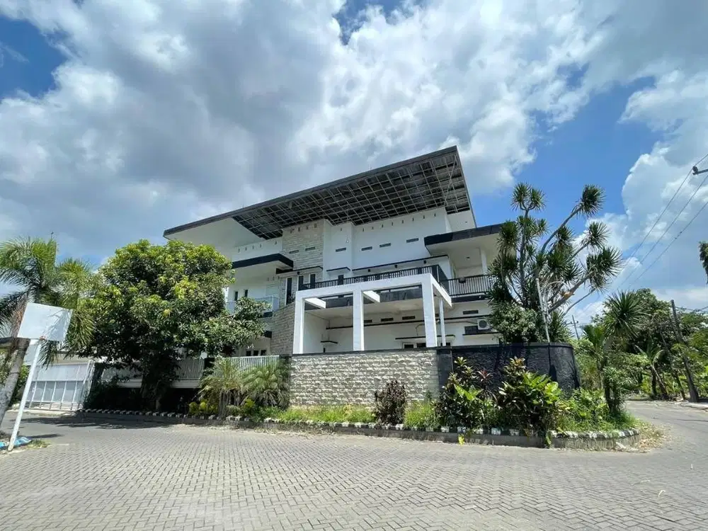 Dijual Lelang Rumah Mewah di Jl Utama Perum Istana Mentari Sidoarjo