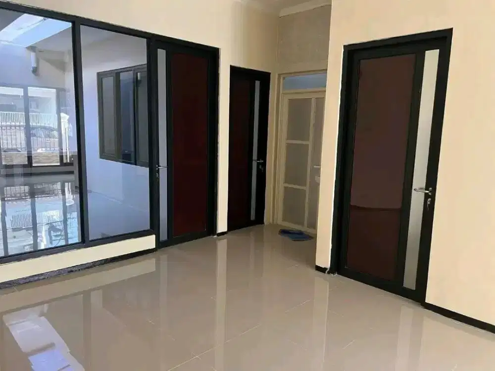 RON.A1336 RUMAH NIRWANA EKSEKUTIF SURABAYA KAWASAN STRATEGIS DEKAT MERR