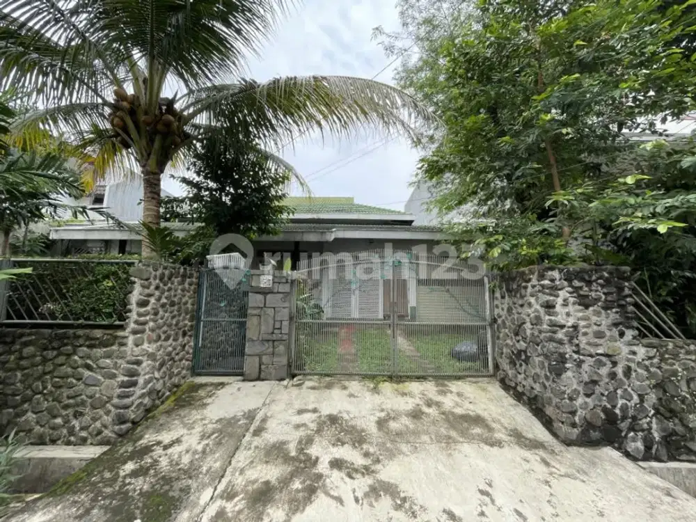 Rumah Asri 1 Lantai Halaman Luas di Komplek Jati Indah Nempel Jaksel