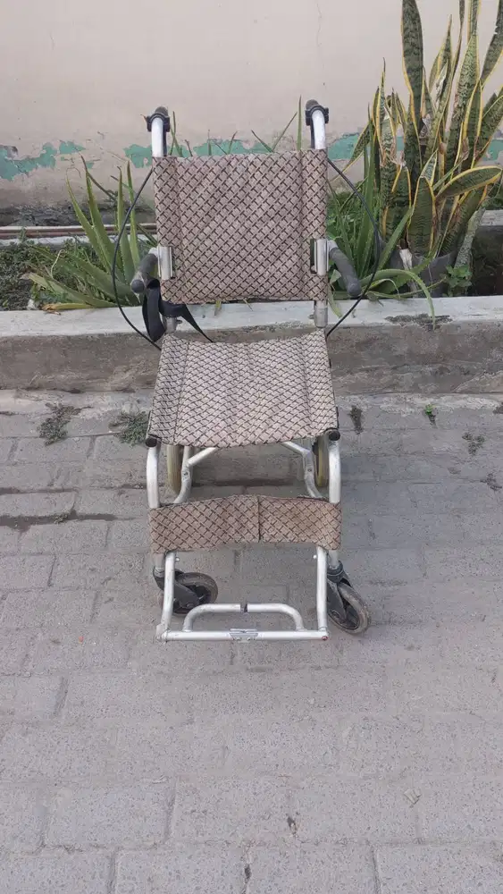 Kursi roda lipat aluminium