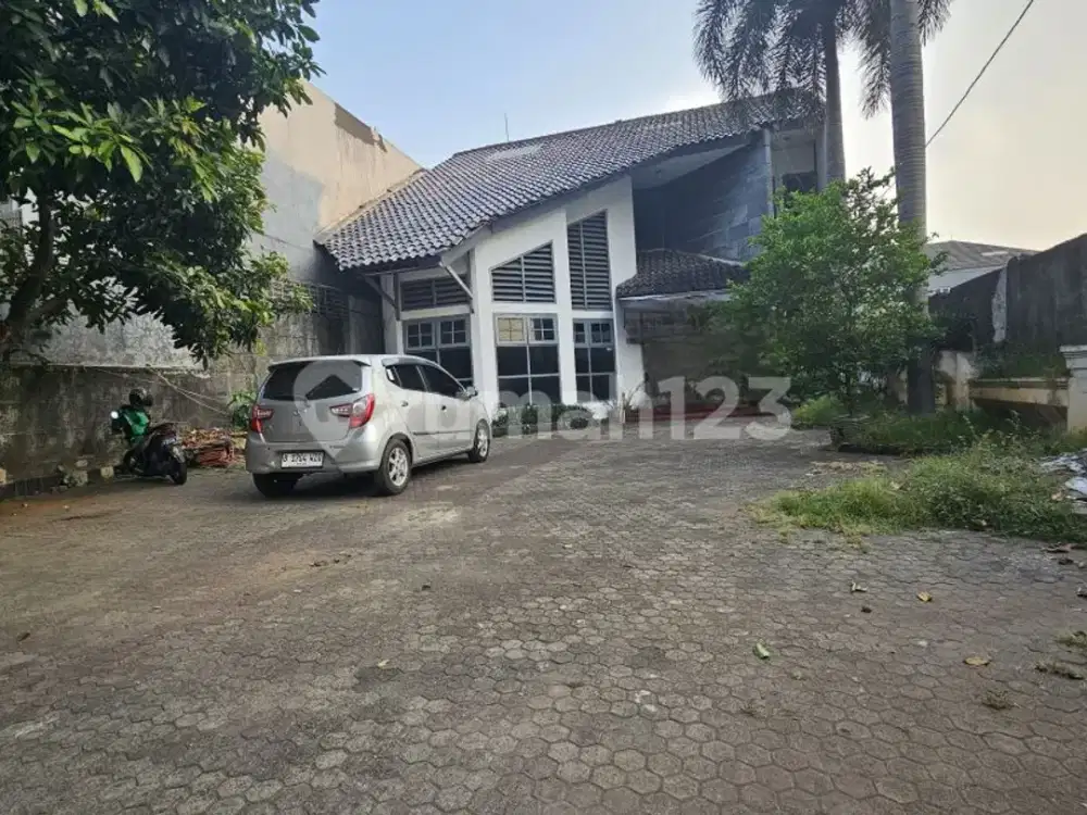 Bangunan Ex Kantor Lokasi Strategis Pinggir Jalan Haji Nawi Raya