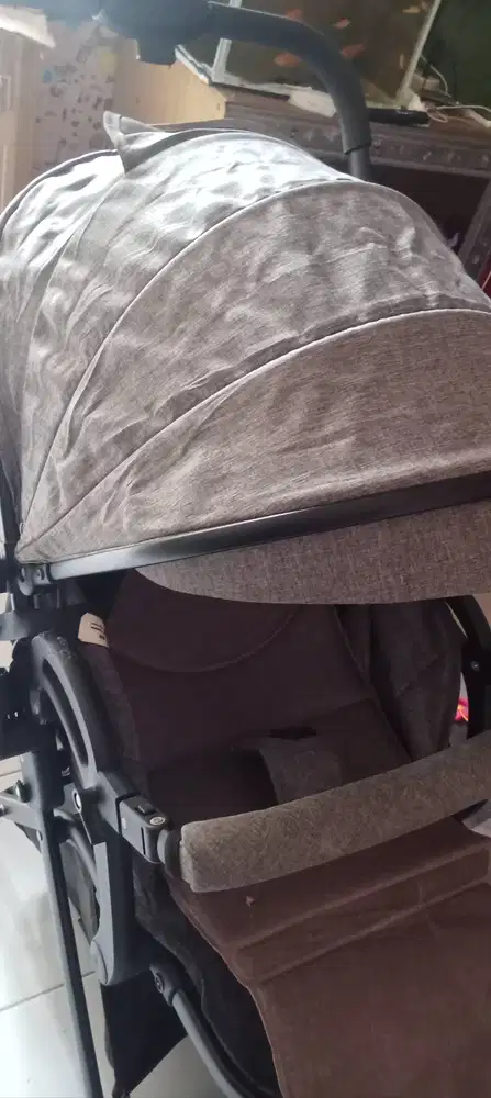 Di jual stroller bayi merek NEXUS R BABYDOES.