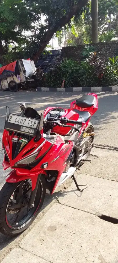Honda CBR 150. Tahun 2017. Oke banget!
