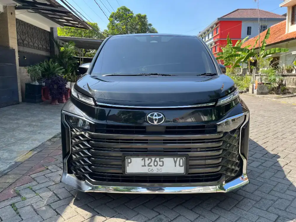 Toyota Voxy 2022 Matic Km 61 rb
