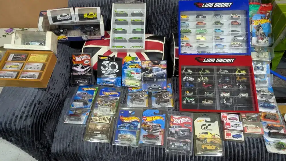 Pensiun Diecast Hotwheels Jada Tomica
