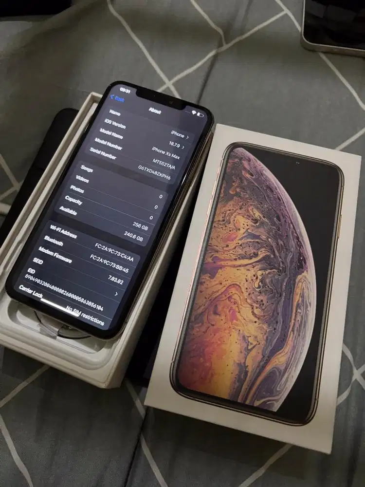 Iphone xs max gold