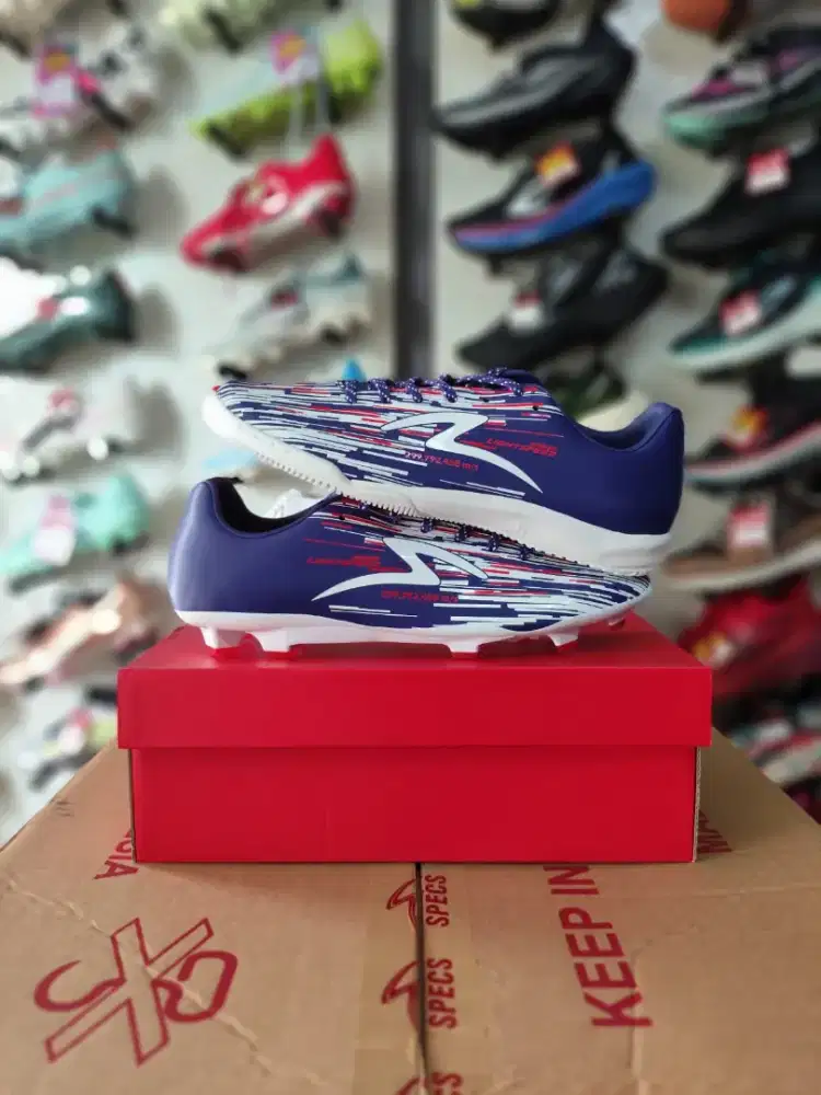 Limited edition sepatu bola dan futsal Specs Lightspeed Reborn