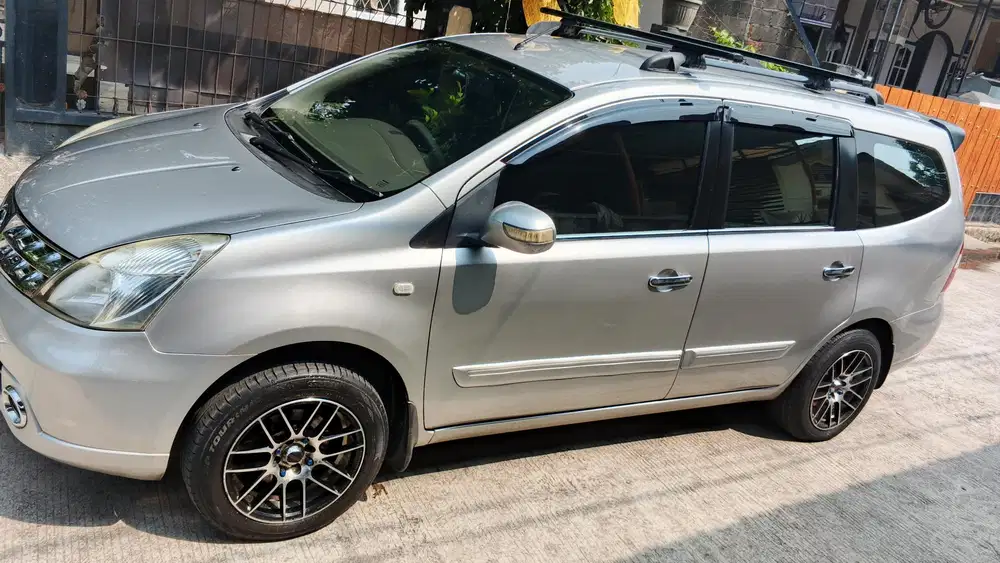 Nissan Grand livina 2011 Bensin
