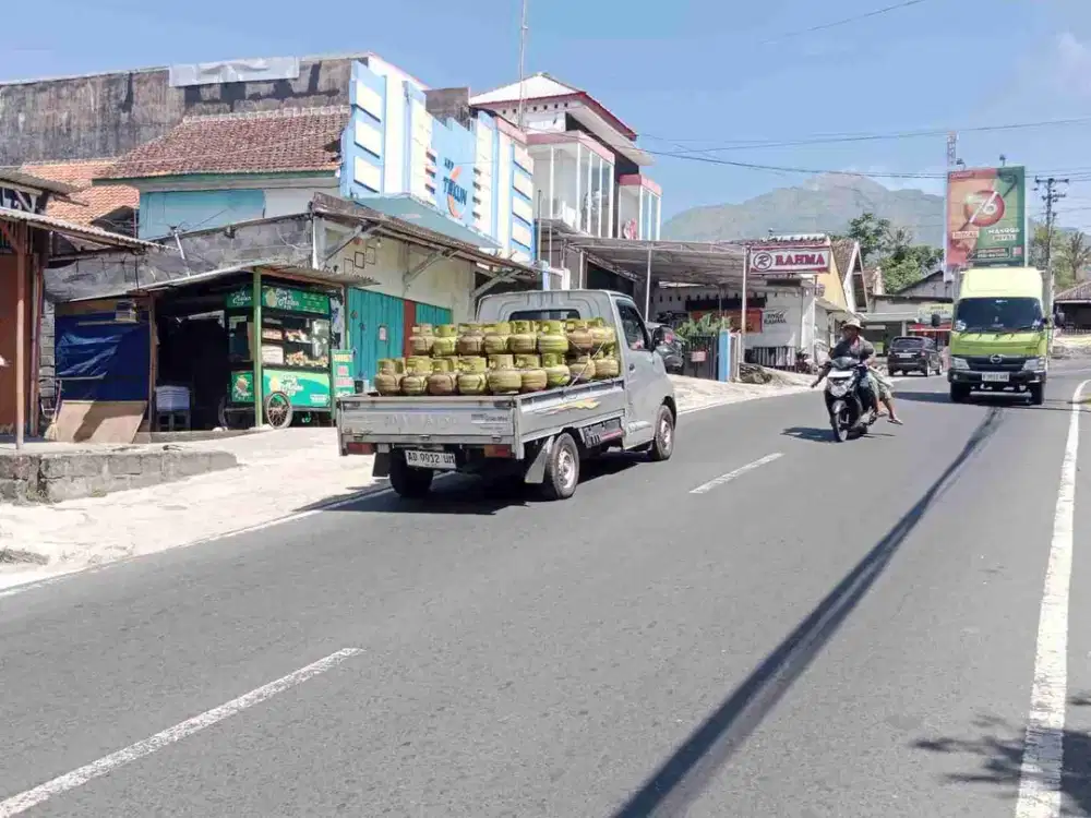 Tanah murah & strategis 702m² muka 12,5m bentuk ngantong, akses jalan Raya di pusat bisnis kecamatan Cepogo Boyolali :
